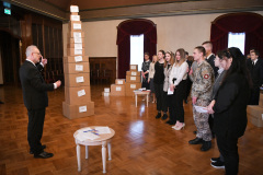 20230215 Rīga. Latvija. Valsts prezidents Egils Levits. Valsts prezidents Egils Levits piedalās jauniešu debašu cikla “#Satversmei100: vērtības nākotnei” noslēguma pasākumā. Piedalās: Sarmīte Ēlerte, Valsts prezidenta padomnieku biroja vadītāja, Valsts prezidenta padomniece kultūrpolitikas jautājumos. Foto / Ilmars Znotins