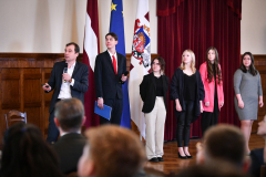 20230215 Rīga. Latvija. Valsts prezidents Egils Levits. Valsts prezidents Egils Levits piedalās jauniešu debašu cikla “#Satversmei100: vērtības nākotnei” noslēguma pasākumā. Piedalās: Sarmīte Ēlerte, Valsts prezidenta padomnieku biroja vadītāja, Valsts prezidenta padomniece kultūrpolitikas jautājumos. Foto / Ilmars Znotins